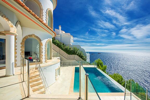 1 Design villa with outstanding sea view in Santa Ponsa